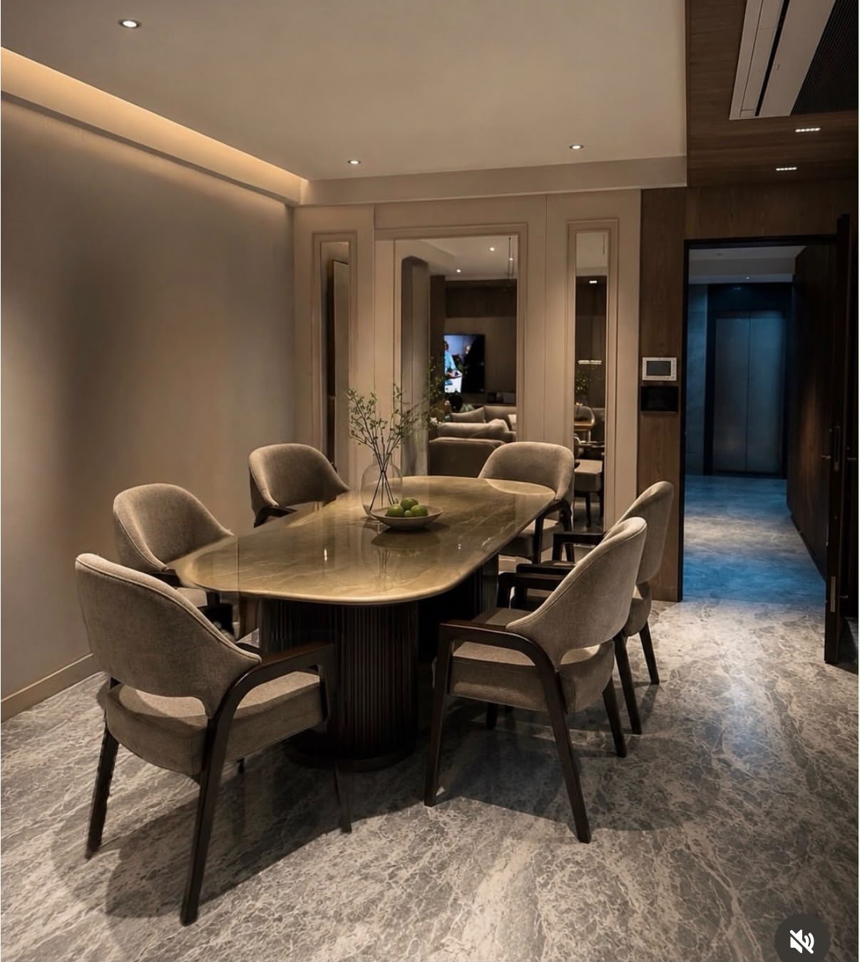 Demi Arc Dining on site